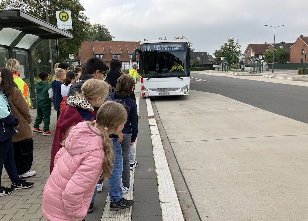 Busschule macht Halt in Harsewinkel